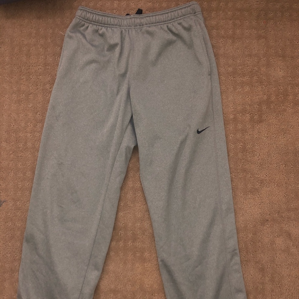 Gray Nike Thermal-Fit Sweatpants